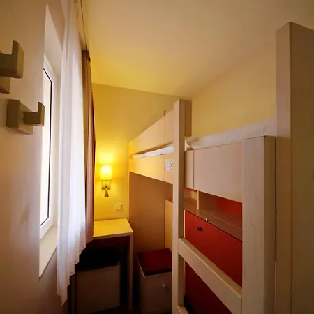 1a R8 239 - 395la Apartamento *